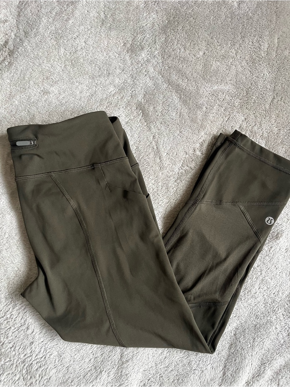 Lululemon Pace Rival Crop Leggings 22” size 6 in Dark Olive